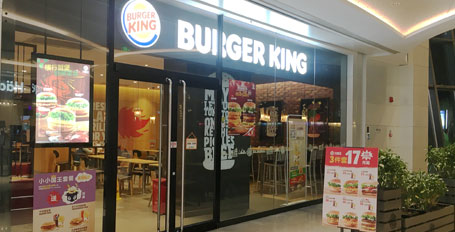 UV超透彩白彩噴繪 漢堡王制作彩白彩玻璃海報(bào)貼案例