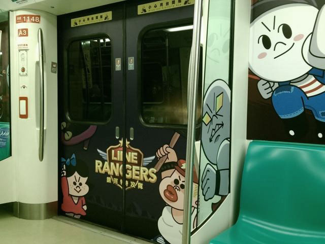 車廂內(nèi)貼膜廣告 軌道列車內(nèi)車廂噴繪廣告 車廂內(nèi)貼膜廣告 軌道列車內(nèi)車廂噴繪廣告