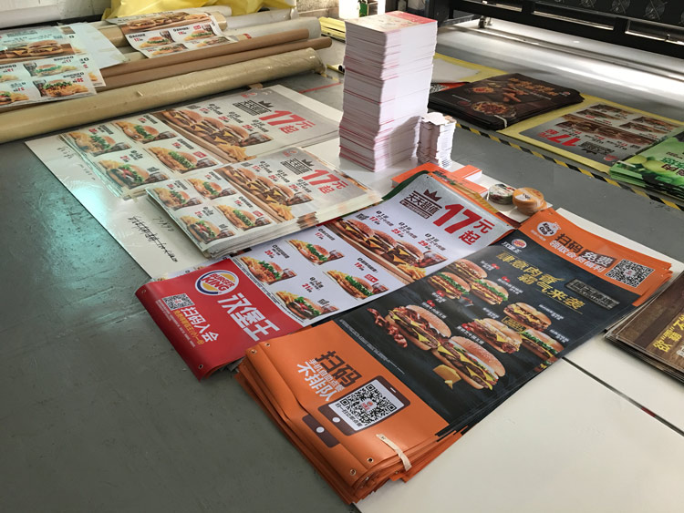 可移UV彩白彩海報貼 漢堡王餐廳玻璃雙面海報案例分享 可移UV彩白彩海報貼 漢堡王餐廳玻璃雙面海報案例分享