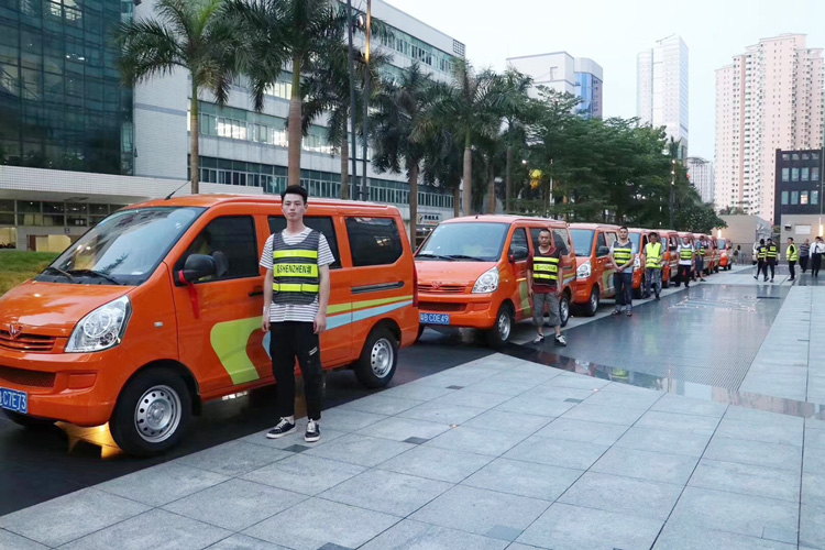 車(chē)身廣告噴繪 車(chē)身廣告噴繪